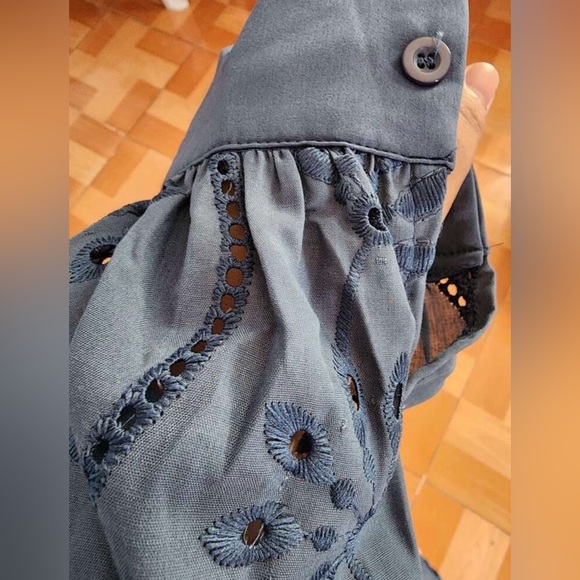 Elegant Blue Embroidered Women's Top - Picture 4 of 5